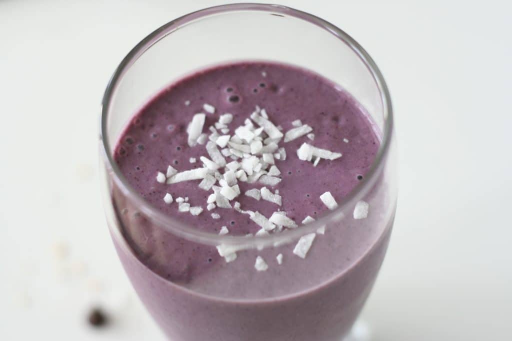This Oatmeal Banana Berry Smoothie is like overnight oats in a glass.